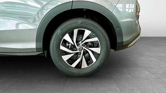 Volkswagen T-Roc 6 of 13