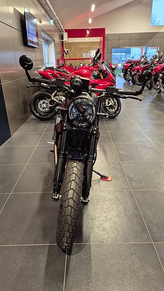 Ducati Scrambler 800 Night Shift 3 of 8