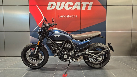 Ducati Scrambler 800 Night Shift 2 of 8