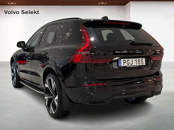 Volvo XC60 2 of 23