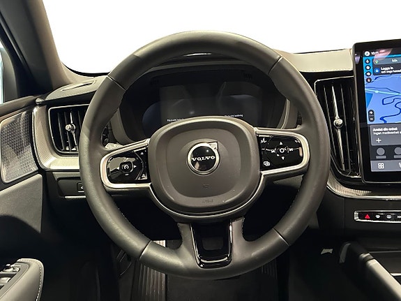 Volvo XC60 10 of 23