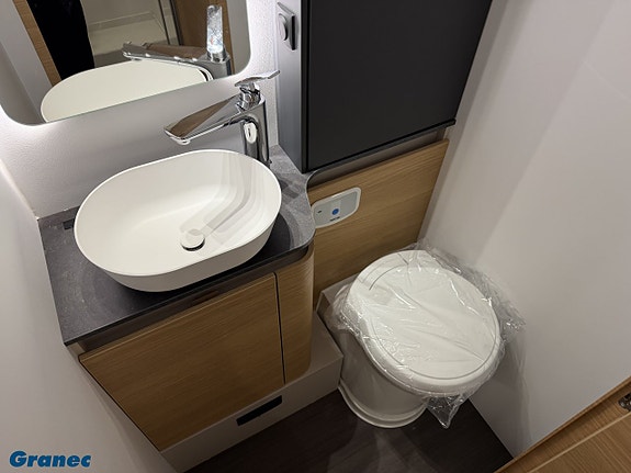 Adria Coral 670 DL 60Y - Fiat 140HP HD 35L 17 of 20