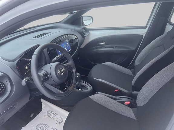 Toyota Aygo X 6 of 12