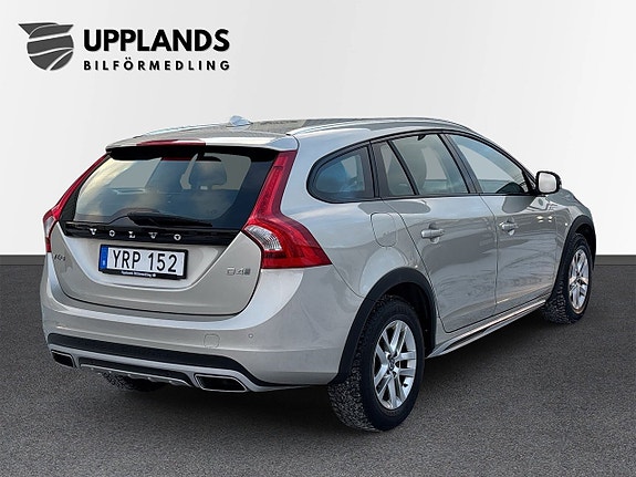 Volvo V60 Cross Country 3 of 5