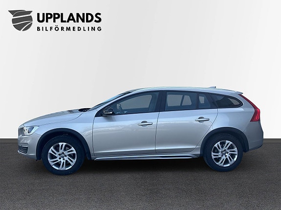 Volvo V60 Cross Country 2 of 5