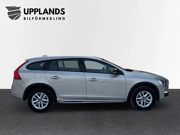 Volvo V60 Cross Country 4 of 5