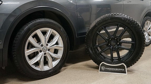Volkswagen Tiguan 2 of 5