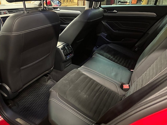Volkswagen Passat 15 of 19