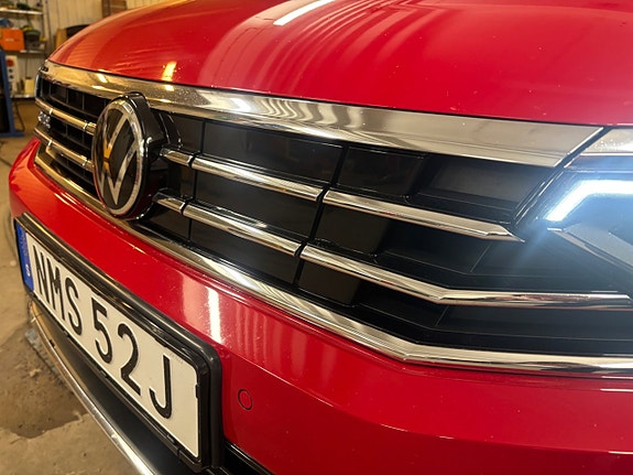 Volkswagen Passat 2 of 5