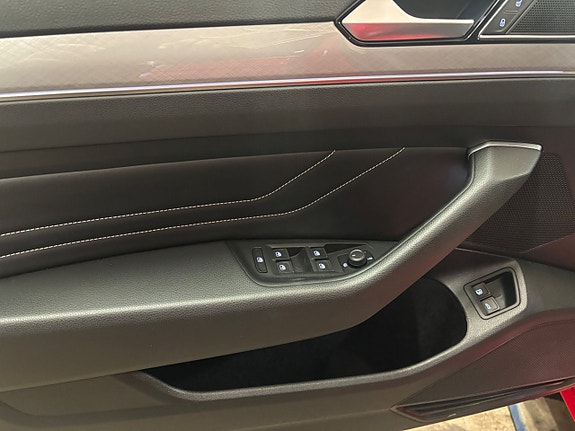 Volkswagen Passat 7 of 19