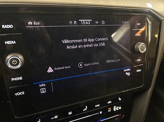 Volkswagen Passat 14 of 19