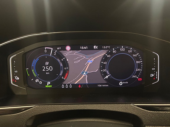 Volkswagen Passat 12 of 19