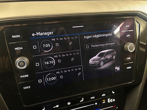 Volkswagen Passat 13 of 19