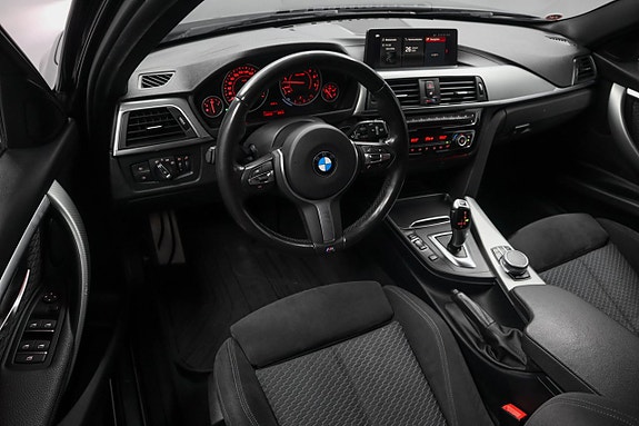 BMW 330i 8 of 28
