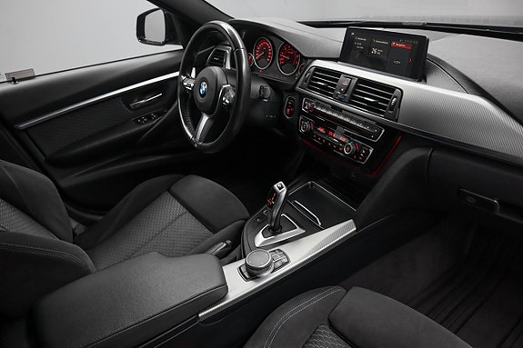BMW 330i 10 of 28