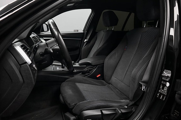 BMW 330i 9 of 28