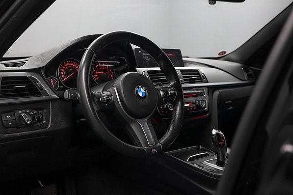 BMW 330i 12 of 28