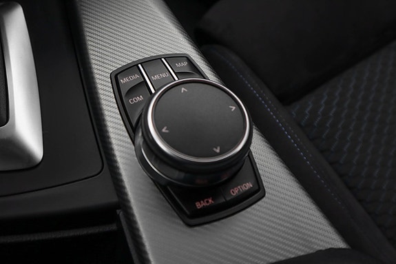 BMW 330i 18 of 28