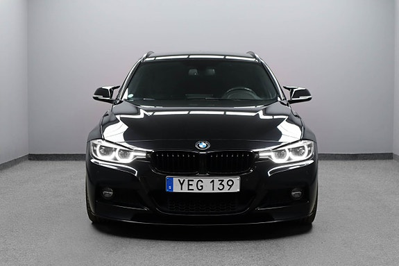 BMW 330i 3 of 5