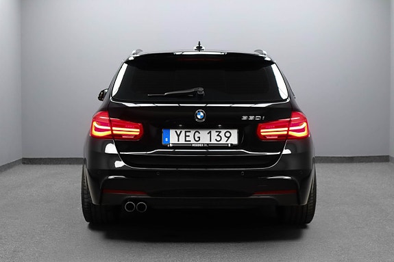 BMW 330i 6 of 28