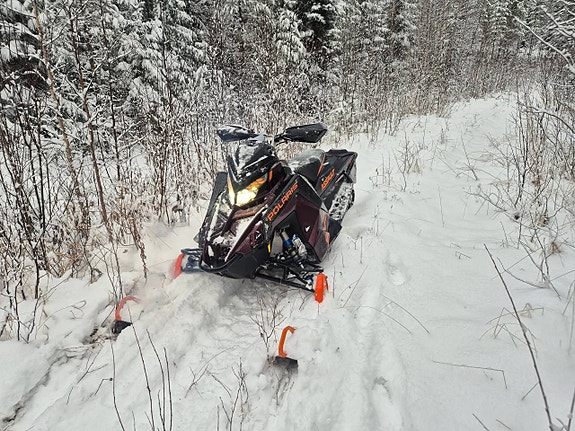 Polaris  9R  ASSAULT 146 2 of 3