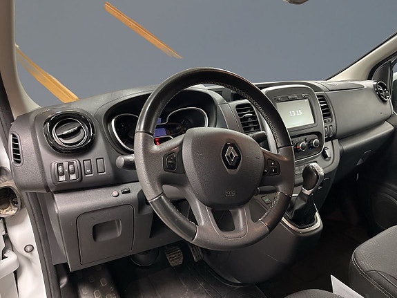 Renault Trafic 4 of 11