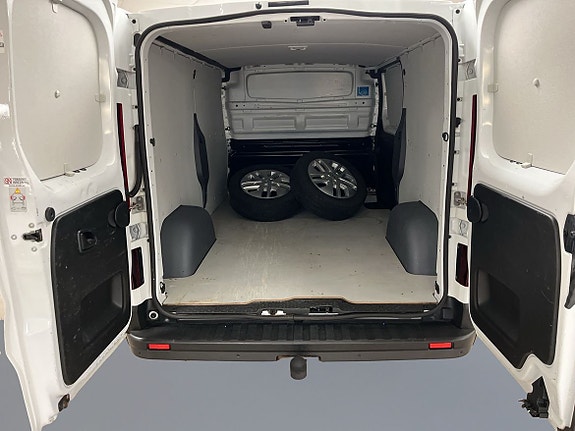 Renault Trafic 7 of 11