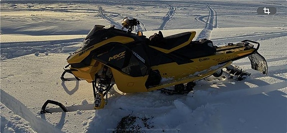 Ski-Doo MXZ Competition 850 Turbo R 137 HUB SHOT