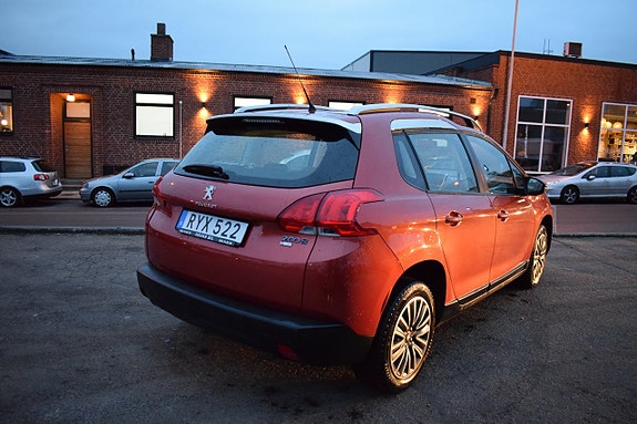 Peugeot 2008 2 of 5