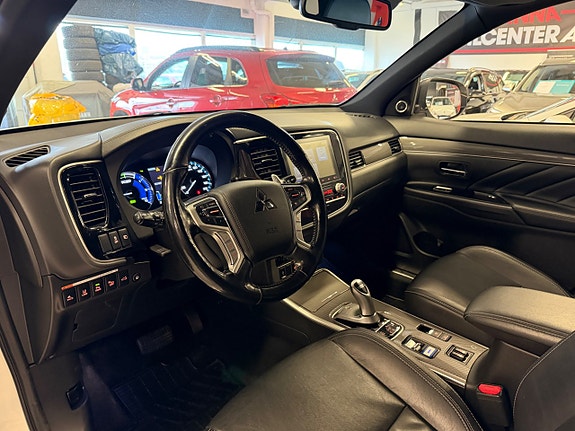 Mitsubishi Outlander 13 of 30