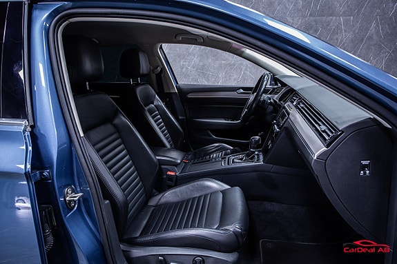 Volkswagen Passat 13 of 27