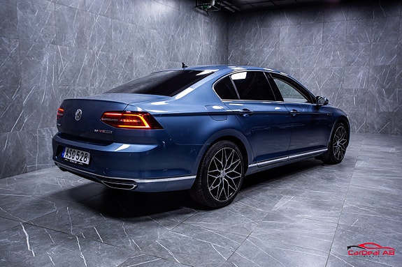 Volkswagen Passat 7 of 27
