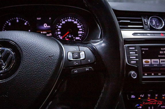 Volkswagen Passat 19 of 27