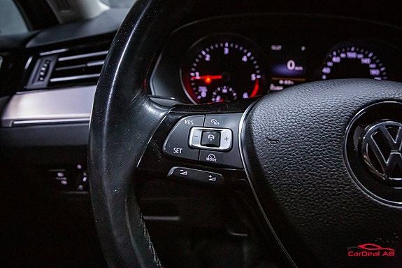 Volkswagen Passat 18 of 27