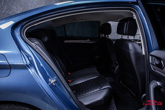 Volkswagen Passat 14 of 27
