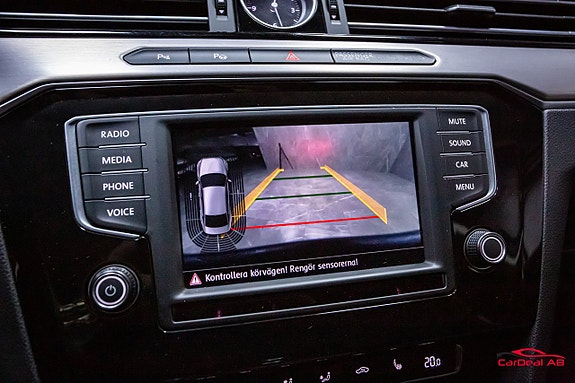 Volkswagen Passat 23 of 27