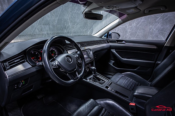 Volkswagen Passat 11 of 27