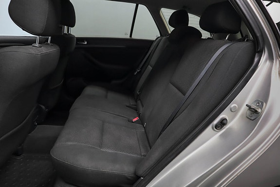 Toyota Avensis 11 of 25