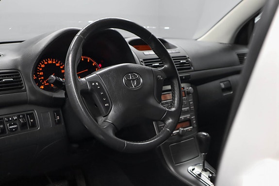 Toyota Avensis 12 of 25