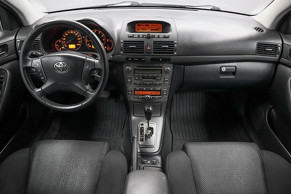 Toyota Avensis 2 of 5