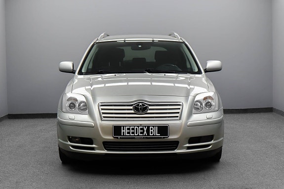 Toyota Avensis 3 of 5