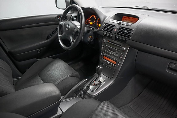 Toyota Avensis 10 of 25