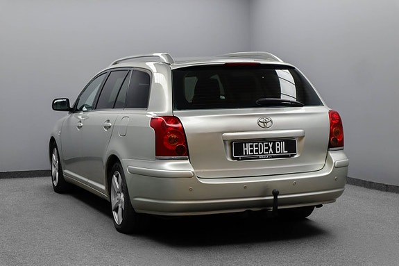 Toyota Avensis 5 of 5