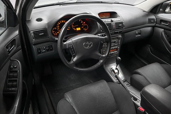 Toyota Avensis 8 of 25
