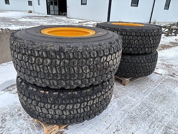 Bridgestone vinterdäck med dubb passar Volvo L60H
