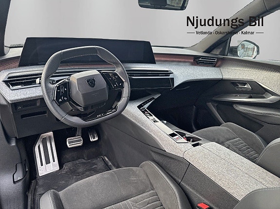 Peugeot e-5008 8 of 9