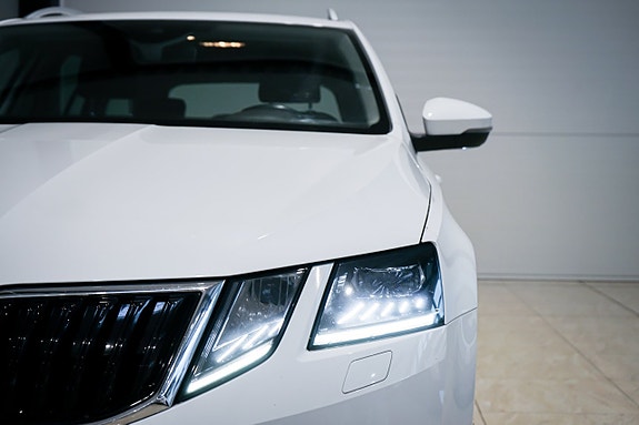 Skoda Octavia 3 of 5