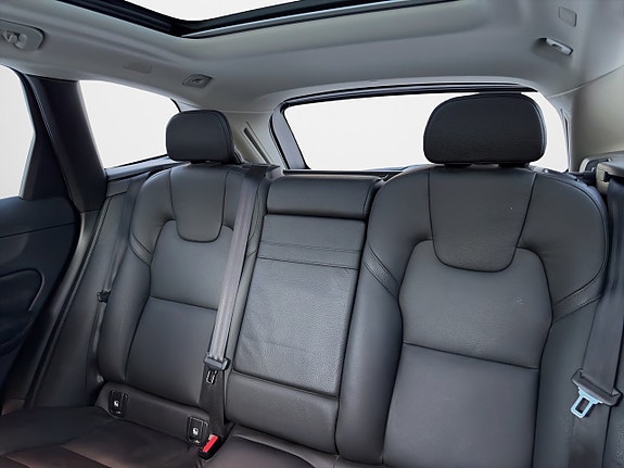 Volvo XC60 11 of 20