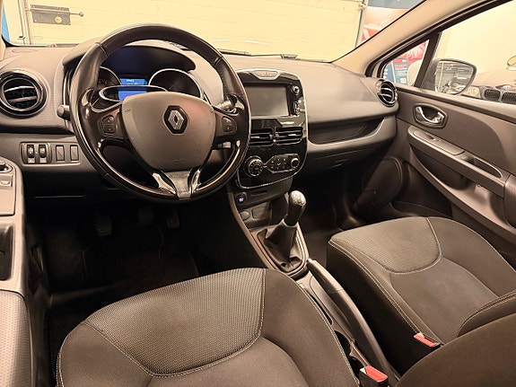 Renault Clio 18 of 21