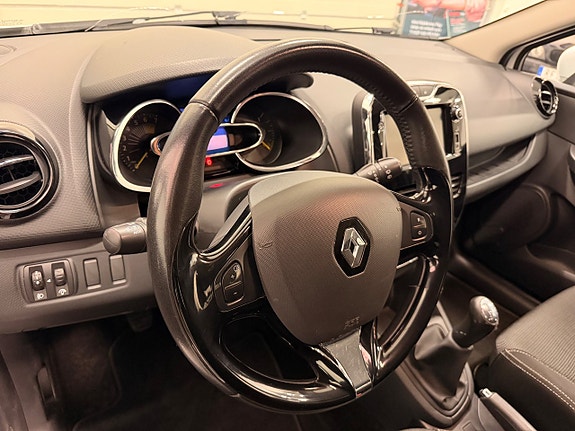 Renault Clio 19 of 21